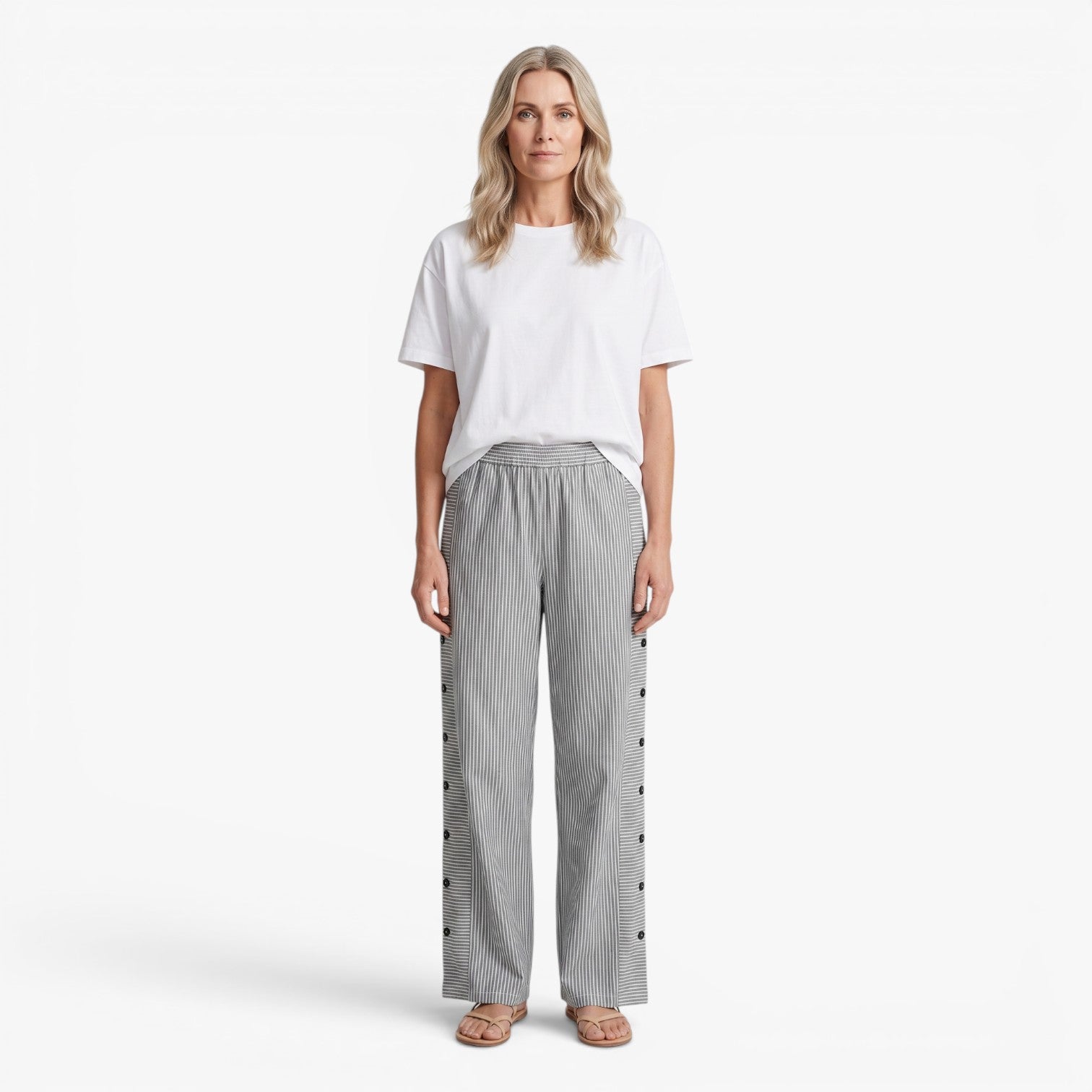 Old Fortune | Damen Leinenhose mit vertikalen Streifen und dekorativen Knöpfen