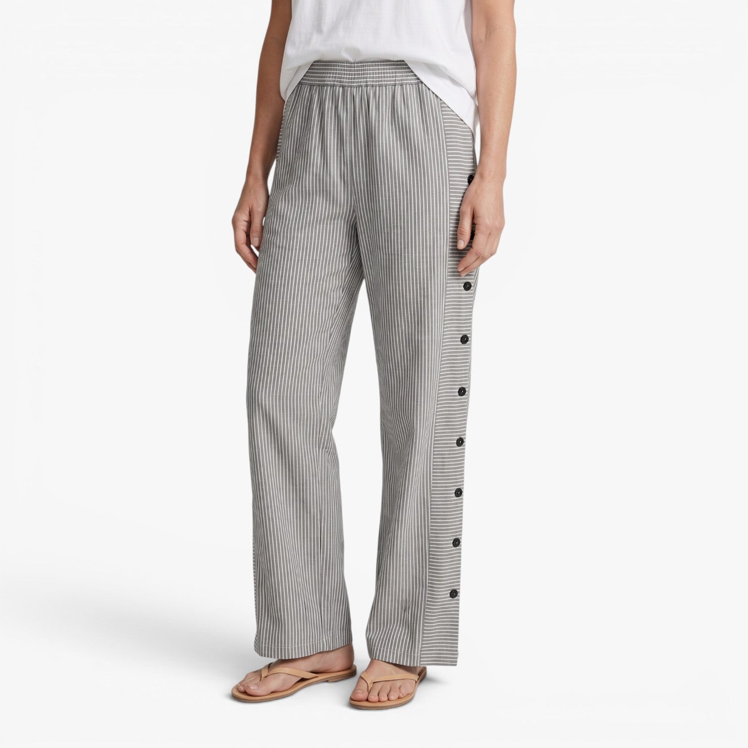 Old Fortune | Damen Leinenhose mit vertikalen Streifen und dekorativen Knöpfen